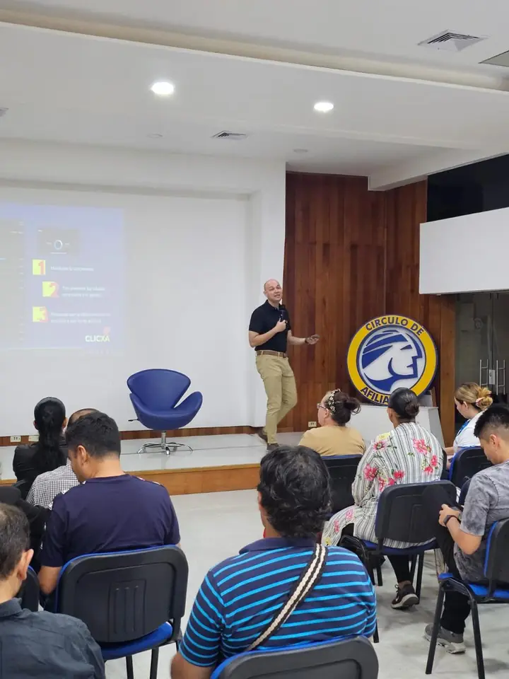 Charla en el Círculo de Afiliados de la Cámara de Comercio de Ibagué